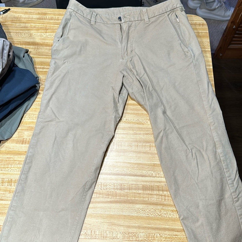 Lululemon Men’s Slim Fit Commission Pants (Utilititech)
